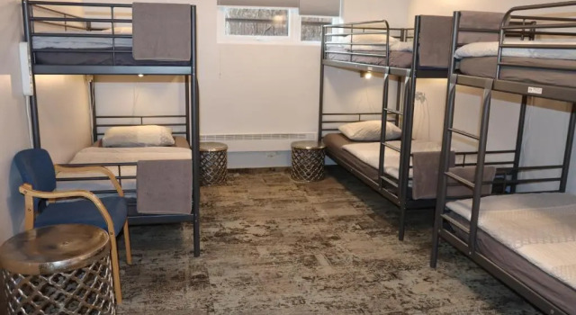 Кровать в общем номере Höfn Hostel