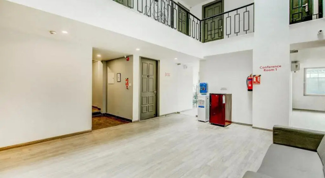 J by FabHotel, Забронировать Отель Нью-Дели Национальный столичный округ Дели, рядом с Australian High Commission