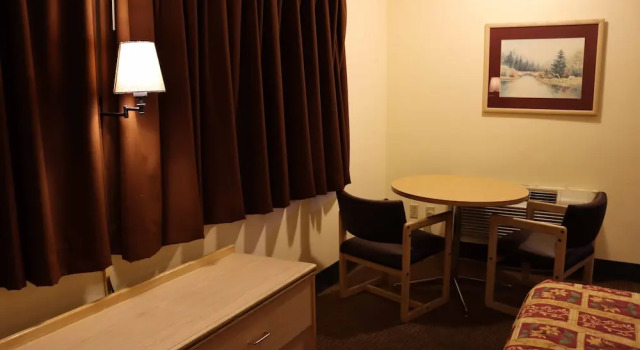 Четырёхместный номер Standard Tiki Lodge Motel