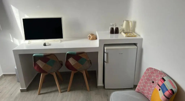 Chill Out Studio, Забронировать Отель Отели Миконоса с парковкой, рядом с Panagia Paraportiani Church, Парковка