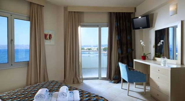 Двухместный номер Standard с балконом и с частичным видом на море Molos Bay Hotel