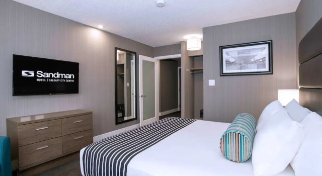 Двухместный люкс Standard с мини-кухней Sandman Signature Calgary Downtown Hotel