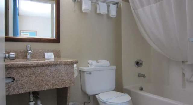 Четырёхместный номер Standard Howard Johnson by Wyndham Santa Cruz