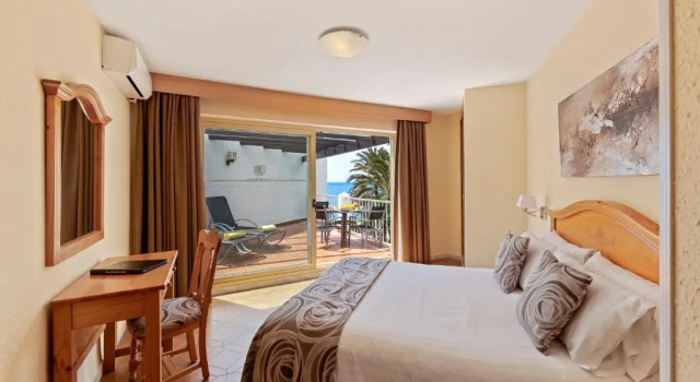 Апартаменты с террасой Classic с 3 комнатами с частичным видом на море Macdonald Leila Playa Resort