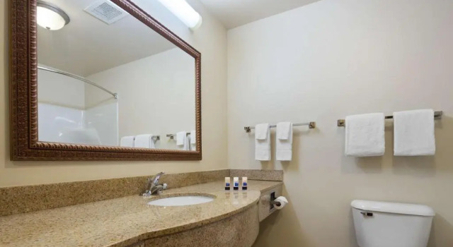Четырёхместный номер Deluxe Best Western Legacy Inn & Suites Beloit/South Beloit