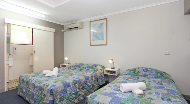 Четырёхместный номер Standard Tandara Hotel Motel