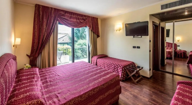 Трёхместный номер Comfort Admiral Hotel Villa Erme