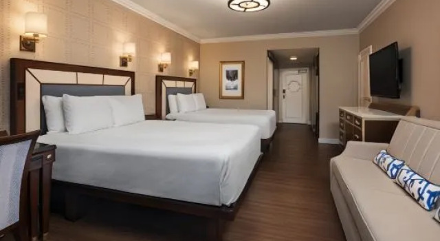 Номер с видом на воду Disney's Yacht Club Resort