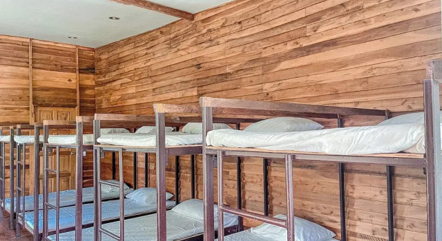 Кровать в общем номере Kanta Hill Resort
