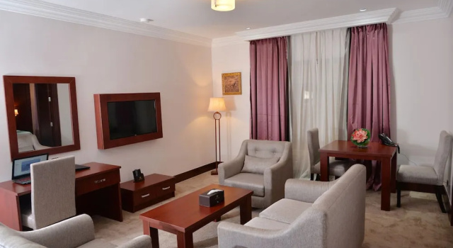 Люкс Executive Grand Pela Hotels & Suites