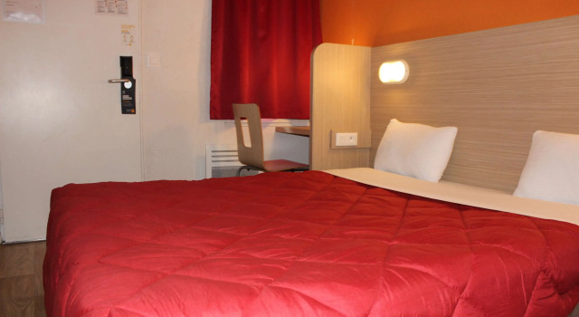 Двухместный номер Standard Premiere Classe St Quentin en Yvelines Elancourt