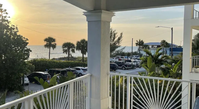 Коттедж Sunset Point Beach House
