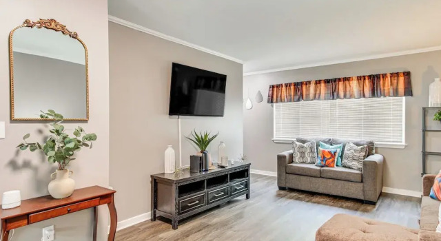 2 Mi to SC State & Claflin: Townhome w/ Patio!