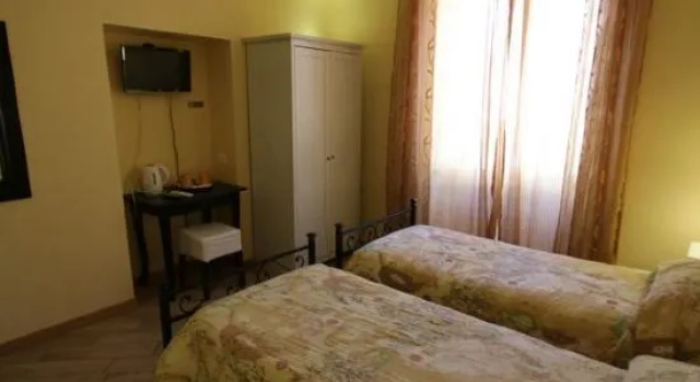 B&B Rome With Love, Забронировать Отель «постель и завтрак» Отели Рима с парковкой, рядом с Станция метро Manzoni, Парковка