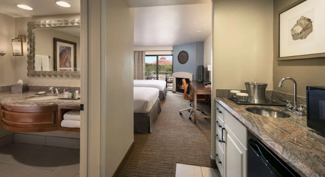 Четырёхместный номер Standard с балконом и с видом на горы Hilton Sedona Resort at Bell Rock