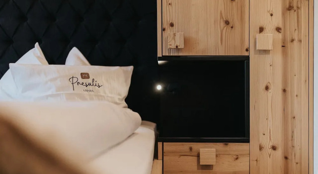 Presulis Hideaway Apartments & Restaurant