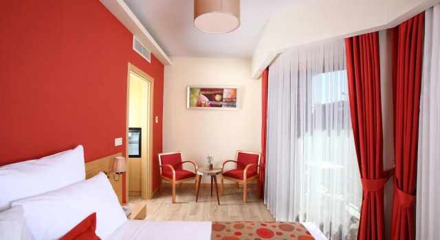 Трёхместный номер Standard с балконом и с частичным видом на море Esida Hotel