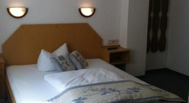 Haus Hugo, Prenota Hotel Hotel a Tirolo con parcheggio, Parcheggio