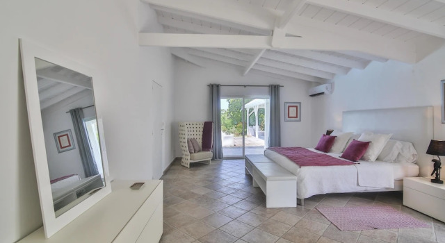 Exclusive Terres Basses Location, Full AC, Salt Water Pool, Wifi, Short Drive to the Beach!