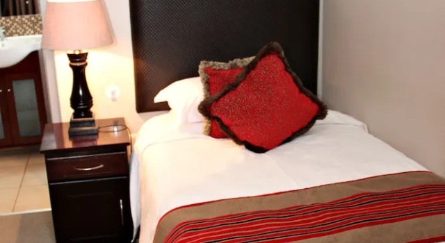Одноместный номер Standard с балконом Browns Manor