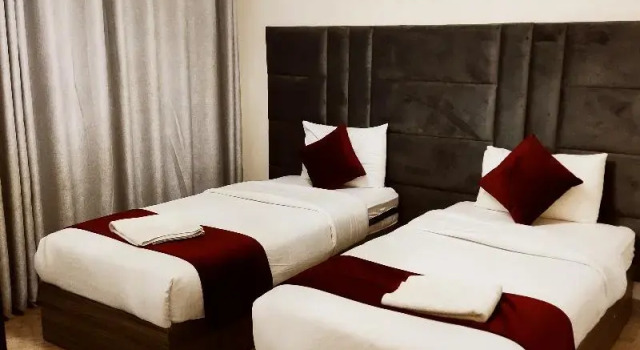 Полулюкс Deluxe Отель Golden Hotel