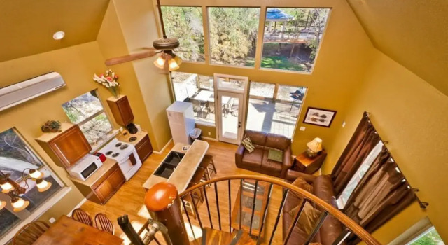 River Rd. Treehouses- Mockingbird Lodge, Book Feriehus Sattler USA