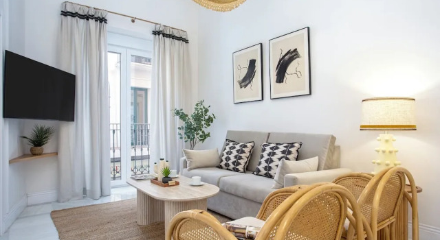 Апартаменты с 3 комнатами с балконом Cozy 3BD in Seville Center. Alfalfa