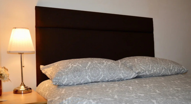 Spacious 2 Bedroom Townhouse With Garden & Parking, Забронировать Отель Отели Манчестера с парковкой, Парковка