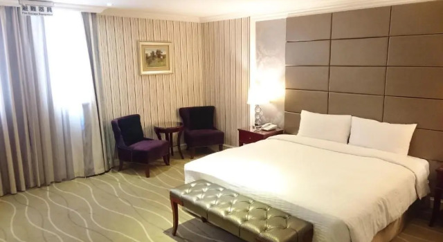 Люкс Deluxe MRT Hotel