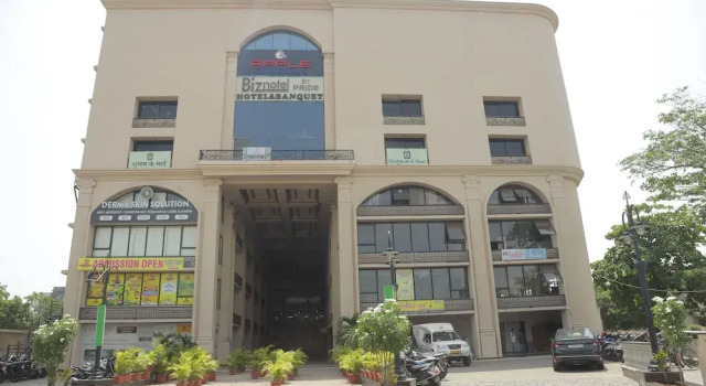 Biznotel by Pride Surat, Rezervovat Hotel Hotely v Gujarat s parkováním, Parkování