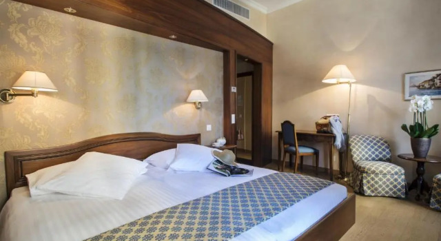 Двухместный номер Standard с балконом и с видом на озеро International au Lac Historic Lakeside Hotel