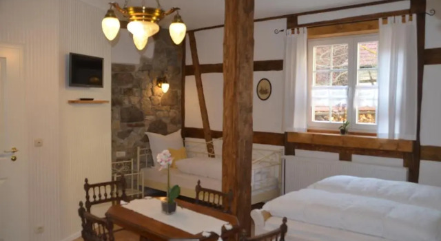 Четырёхместный номер Standard с видом на сад Hotel & Café Mohrenbrunnen