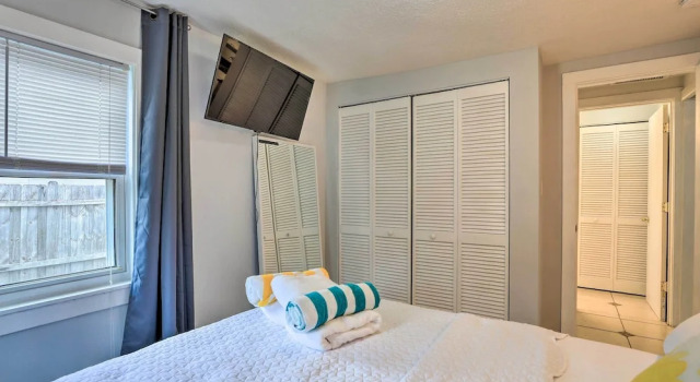Коттедж с 2 комнатами Central Sarasota Home: 8 Mi to Siesta Key!