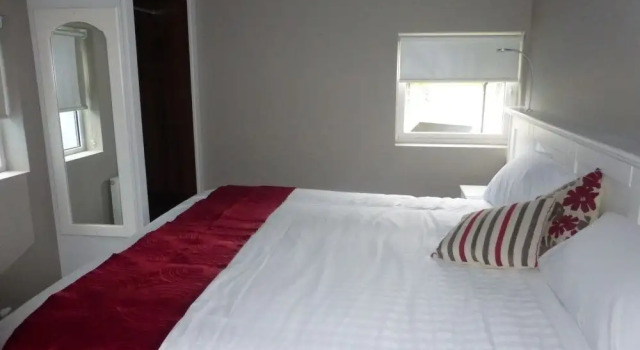 Ryans Hotel, Prenota Hotel Cong 