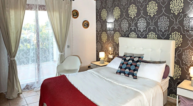 Villa Nabrisa Marbella, Забронировать Вилла Отели Марбелья с парковкой, рядом с Пляж Эль-Пинильо, Парковка