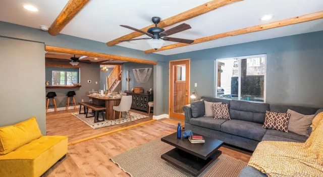 Коттедж 10 Mins to the Lake, Hot Tub & Game Room, Modern Cabin Bearpaw by Avantstay