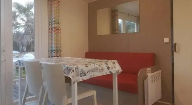 Camping de Lanven, Rezervasyon Kamp Alanı Plomeur otoparklı oteller, Otopark