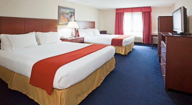 Четырёхместный номер Standard Holiday Inn Express Deforest Madison Area by IHG
