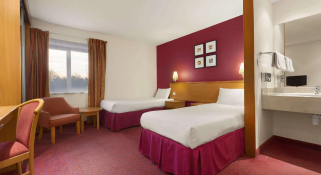 Двухместный номер Standard Days Inn by Wyndham Stevenage North