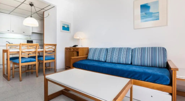Huoneisto Apartamentos Globales Nova