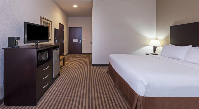 Двухместный номер Standard Holiday Inn Express & Suites Brady by IHG