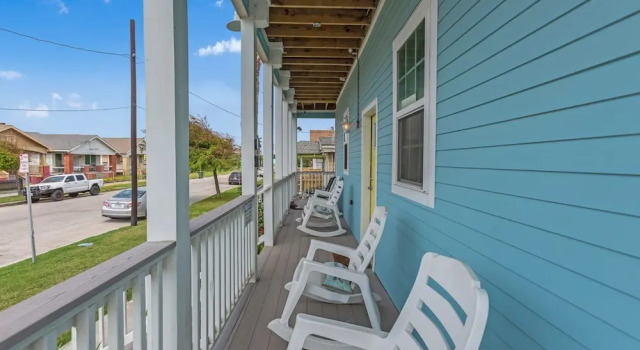 Sea-esta Completely Renovated 2 Story Home Only 1.5 Blocks To The Beach! 4 Bedroom Home by RedAwning