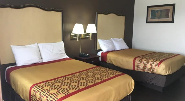 Четырёхместный номер Standard Budget Inn