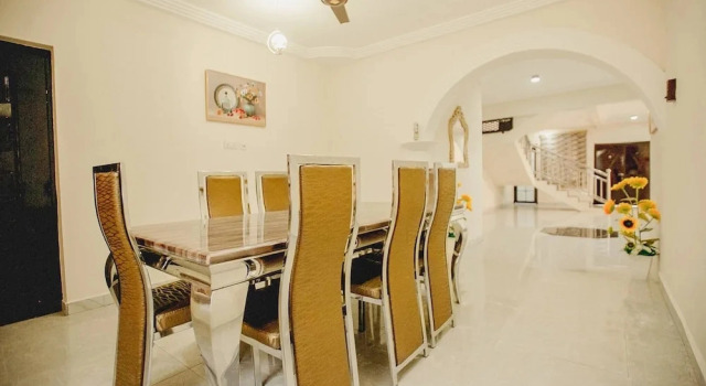 Вилла с 6 комнатами с балконом Premium Six-Bedroom Villa at East Legon Near Accra Airport