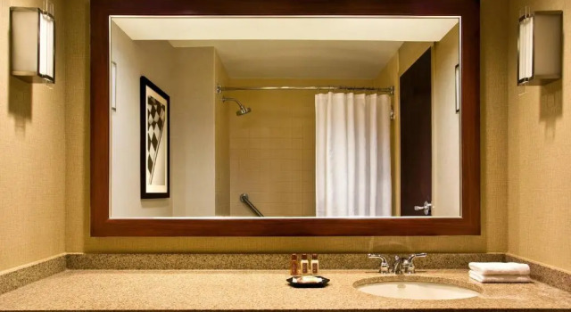 Четырёхместный номер Standard Sheraton Indianapolis Hotel at Keystone Crossing