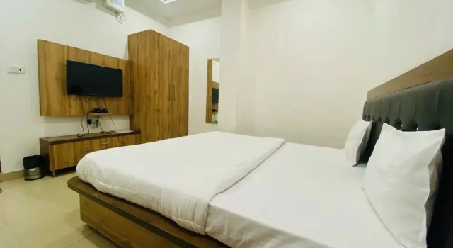 Vrindavan Inn by OYO Rooms, Забронировать Отель Лакхнау штат Уттар-Прадеш