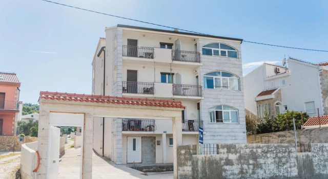 Stunning Apartment in Slatine With 1 Bedrooms and Wifi