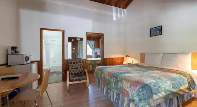 Четырёхместный номер Deluxe Cedar Motel