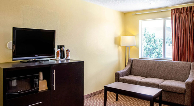Четырёхместный люкс Rodeway Inn & Suites Monticello