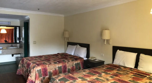 Четырёхместный номер Standard Travelers Inn